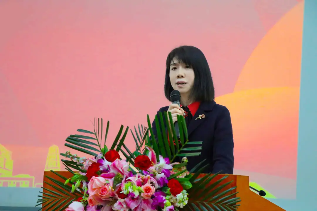 47魔镜街拍
  任翔教授.jpg