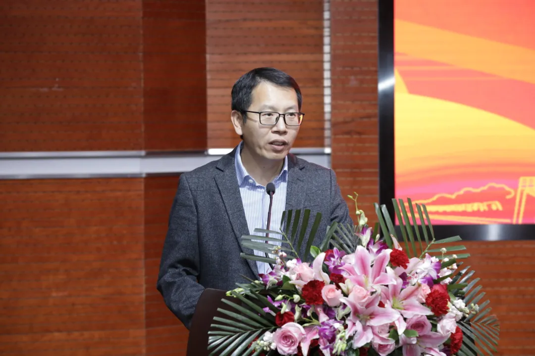 02魔镜街拍
 周云磊书记.jpg