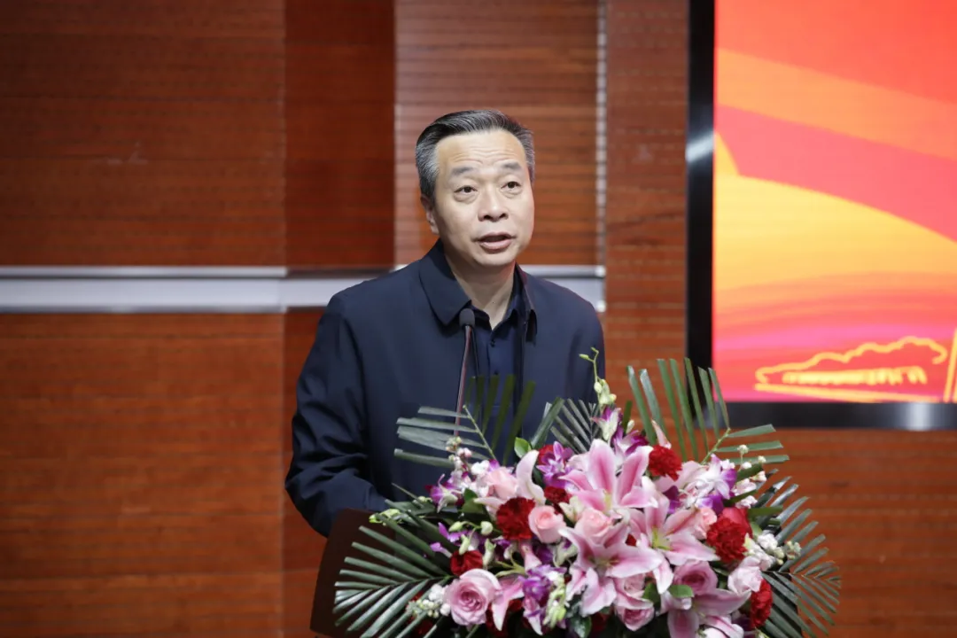 05魔镜街拍
 康震副校长.jpg